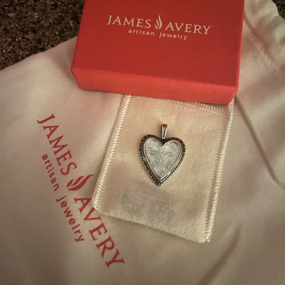 Sculpted heart and tulips layered gemstone pendant - Picture 3 of 4